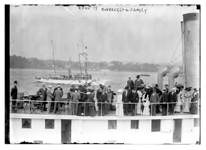 Roosevelt and family LCCN2014688415