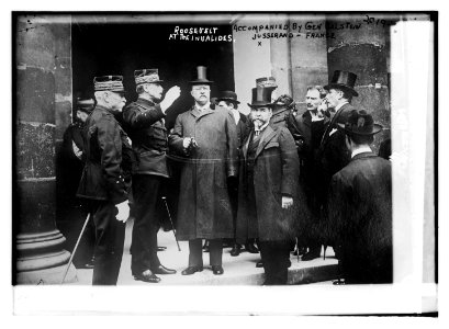Roosevelt at the Invalides accompanied by Gen. Dalstein in France LCCN2014688043