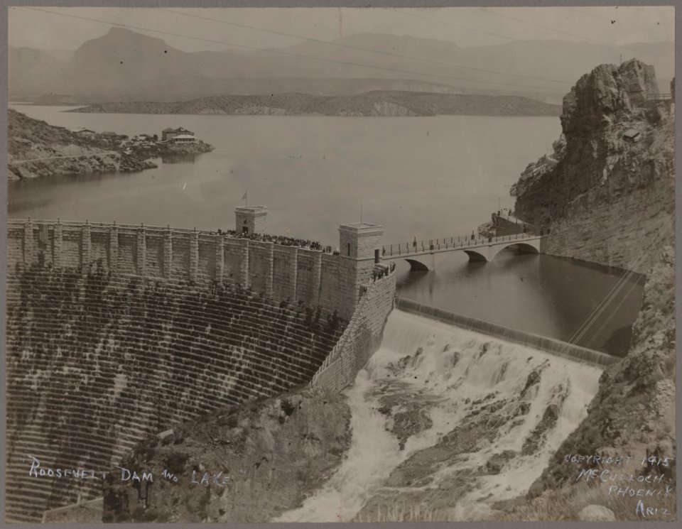 Roosevelt Dam and lake LCCN93501403