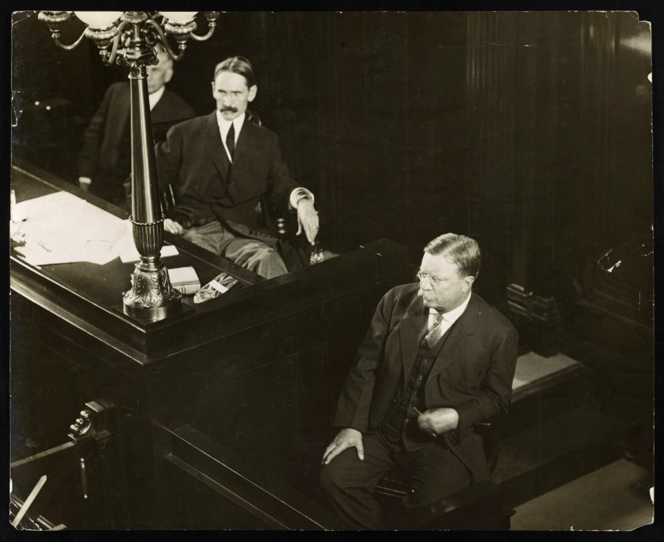Roosevelt facing his jury first actual photographs of Col. Roosevelt in court - - photograph by Underwood & Underwood. LCCN2013650865