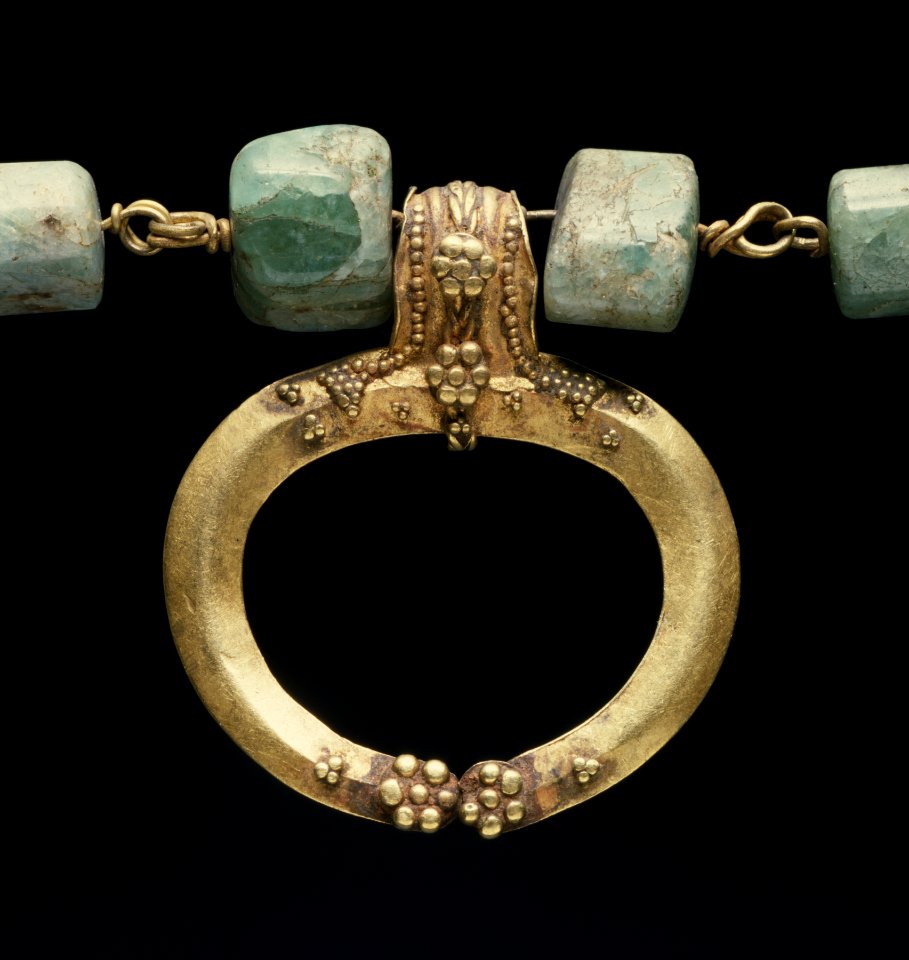 Roman - Necklace with Lunula - Walters 57525 - Detail