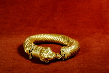 Roman - Bracelet with Lion's Head with an Apple in Its Mouth - Walters 57579