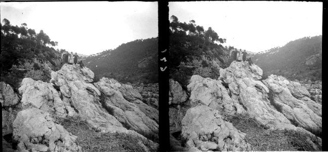 Roques entre el congost del Cairat i la Puda de Montserrat