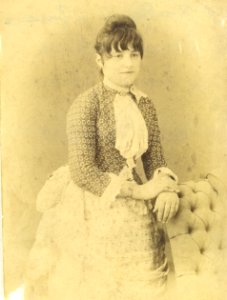 Rosa Carrari y Seghesso- nac.Buenos Aires 25-mayo-1871--5-mayo-1912. Primera esposa de Julián Bourdeu