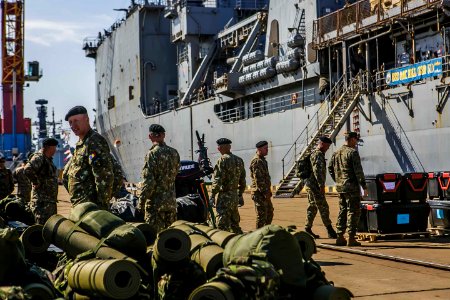 Romanian 307th Naval Infantry Battalion embarks with 26th MEU Marines aboard USS Oak Hill (42470357592)