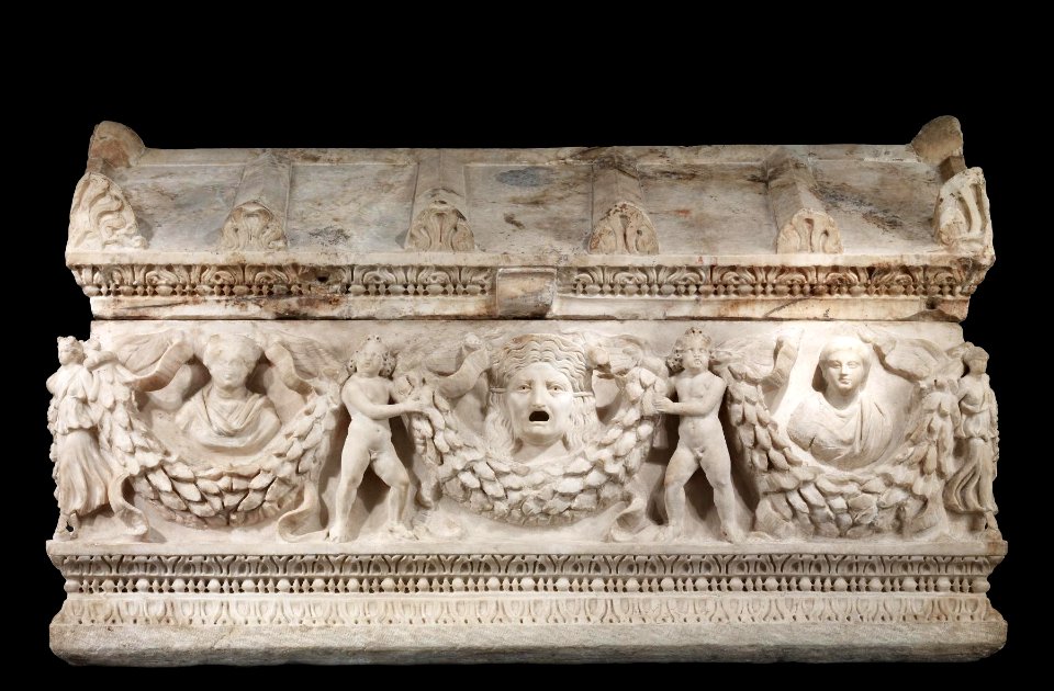 Roman - Garland Sarcophagus - Walters 2329