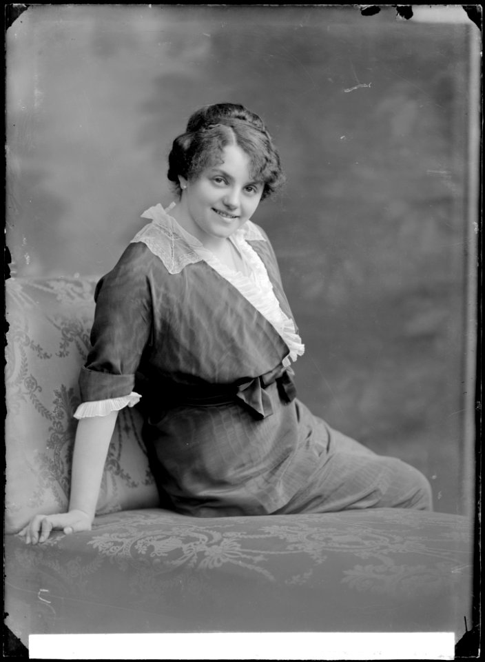 Rosa Grünberg, actor and singer, portrait 1914 - SMV - NG018