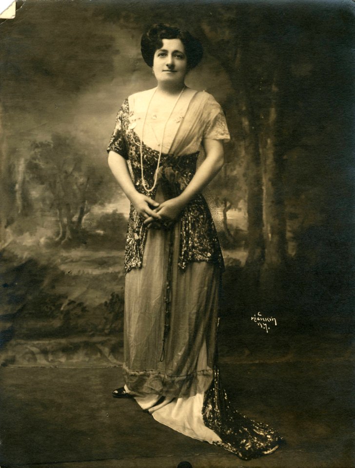 Rosa Olitska, opera singer (SAYRE 7204)
