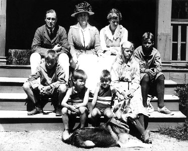 Roosevelt-Family-Campobello-1920
