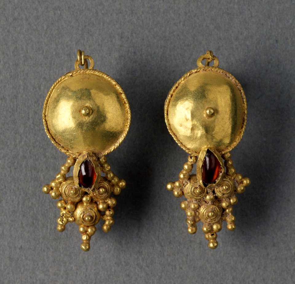 Roman - Pair of Gold Earrings - Walters 571522, 571523