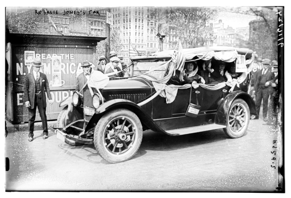Rosalie Jones' car LCCN2014717692