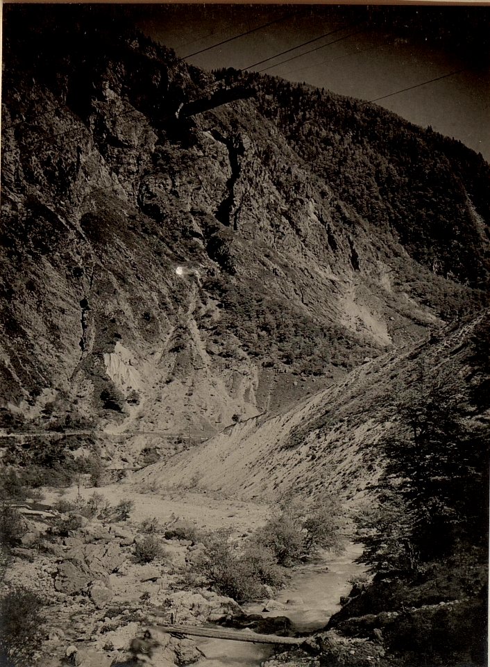 ROMBON mit Seilbahn, Strasse zur Flitscher Klause. Aufgenommen am 19. Mai 1916. (BildID 15475657)