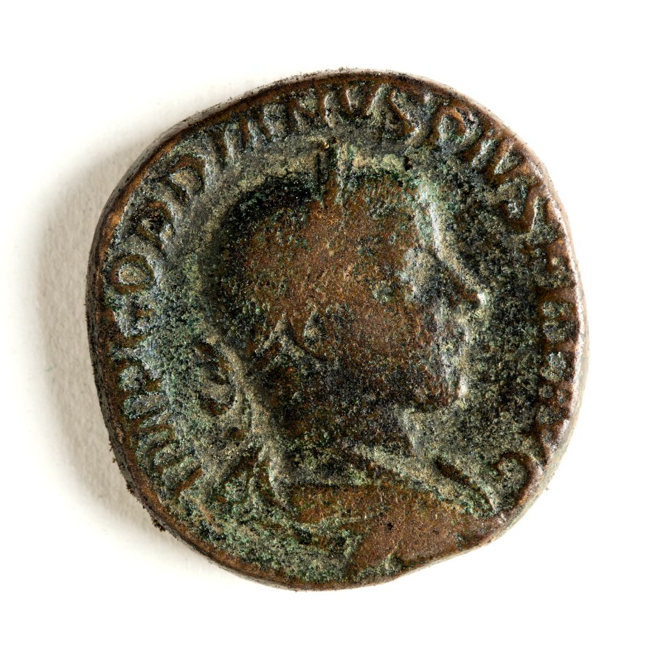Romerskt bronsmynt med kejsar Gordianus III, 241-243 - Skoklosters slott - 110736