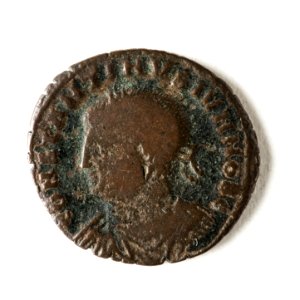 Romerskt mynt med kejsare Konstantin, 328 - Skoklosters slott - 110718