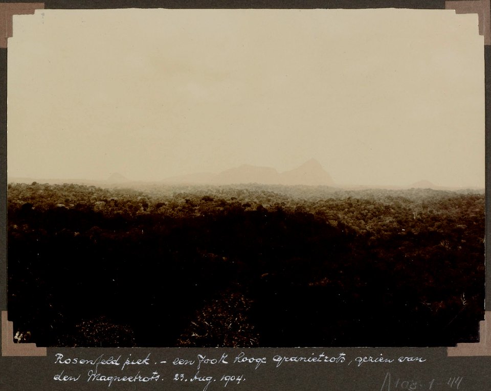 Rosenfeldpiek, een 700 meter hooge granietrots, gezien van den Magneetrots (23 Augustus 1904)