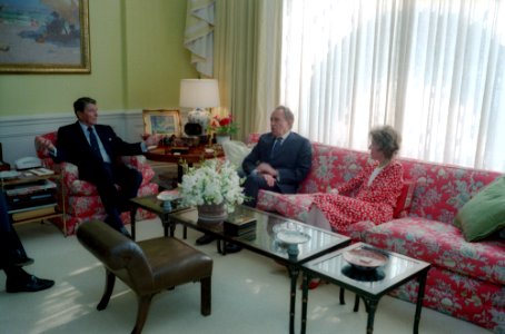 Ronald Reagan and Nancy Reagan meeting with Richard Nixon photo