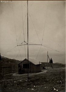 Rosskofelspitze, Unterstes Mast Element, Stationshütte. Aufgenommen am 24. August 1916. (BildID 15479999)