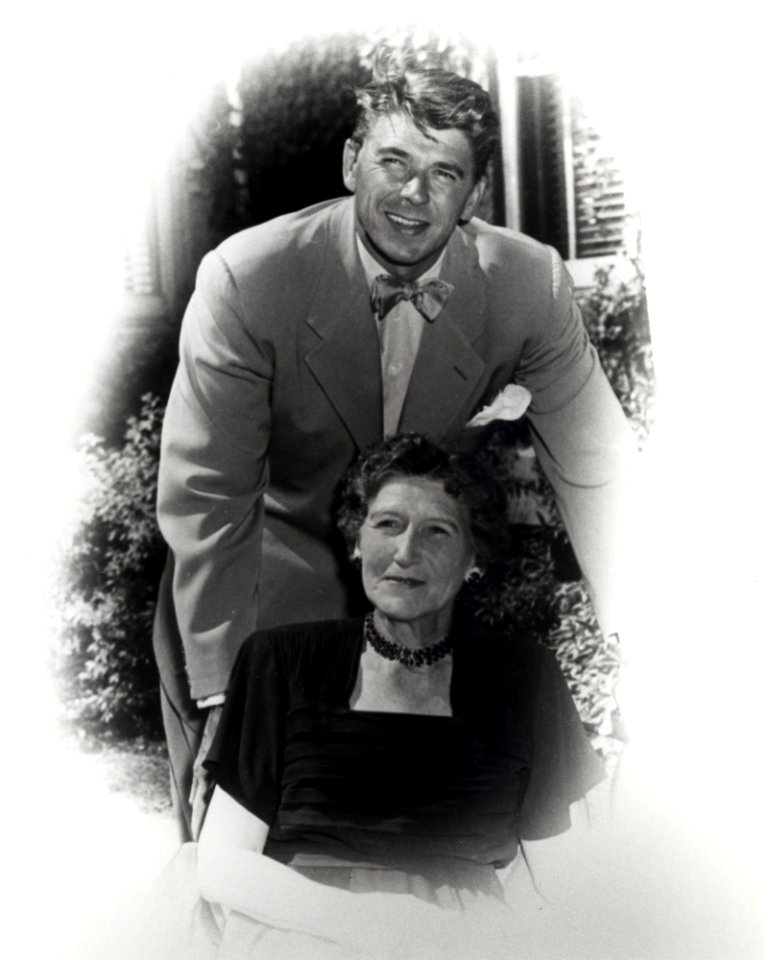 Ronald Reagan and Nelle Reagan at Walgreen's Estate in Dixon, Illinois
