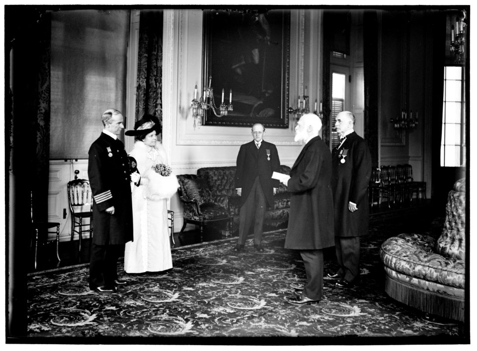 ROSTRON, ARTHUR H., CAPT. OF CUNARD LINER, 'CARPATHIA;' BRYCE, JAMES, AMBASSADOR FROM GREAT BRITAIN. TITANIC MEDAL TO ROSTRON LCCN2016864568
