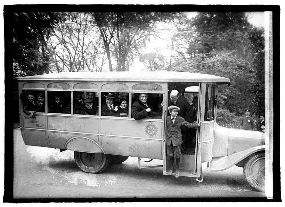 Rotary Club bus, 4-21-22 LCCN2016846265