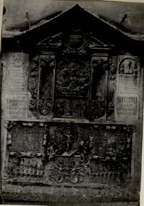 Rosenheim. Grabsteine der Vorfahren des Armee-Kommandanten Exzellenz Graf Scheuchenstuel. (BildID 15640591)