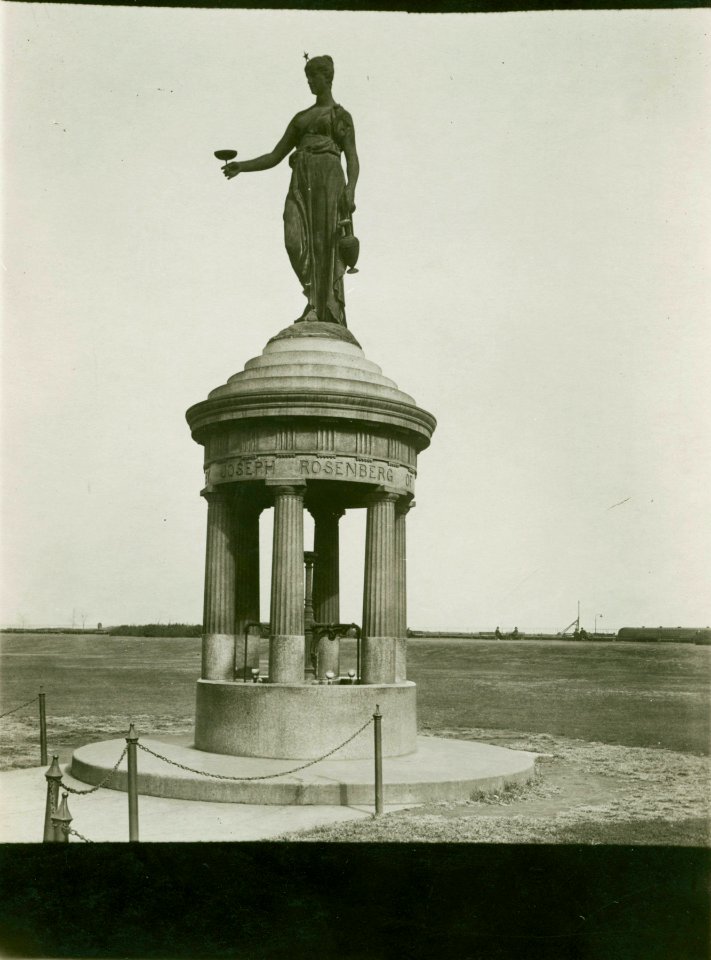 Rosenberg Fountain, Grant Park, Chicago, early 20th century (NBY 609)