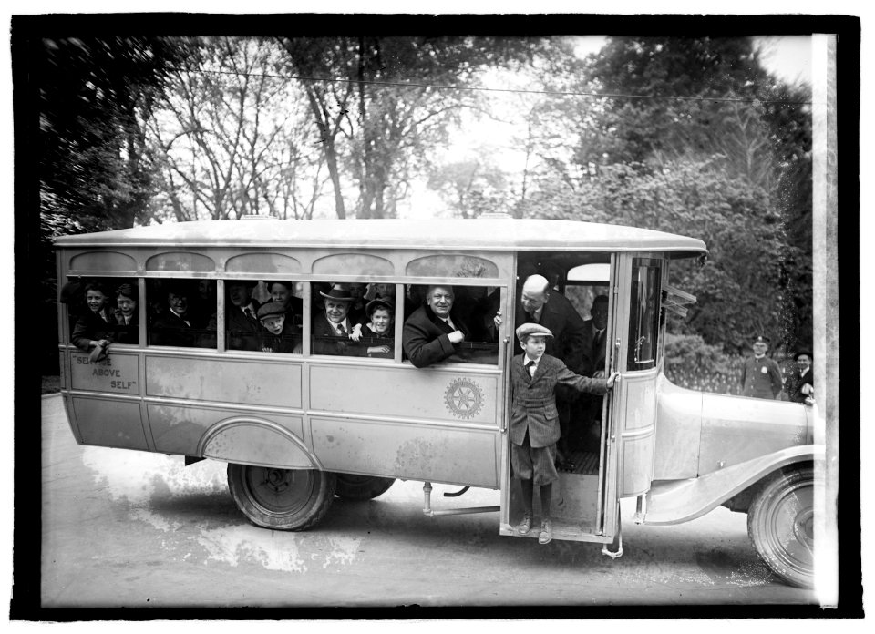 Rotary Club bus, 4-21-22 LCCN2016846265