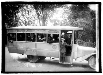Rotary Club bus, 4-21-22 LCCN2016846265