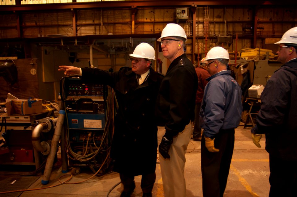 Roughead tours shipyard in Marinette 080114-N-FI224-033