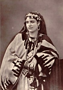 Rosine Bloch in costume - Gallica photo