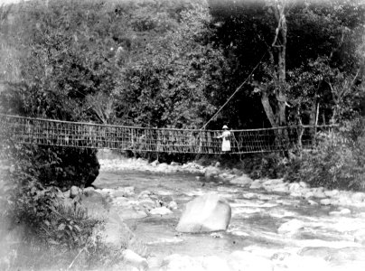 Rottingbro över Makoe, nedanför byn Peana. Peana, Sulawesi. Indonesien - SMVK - 000164