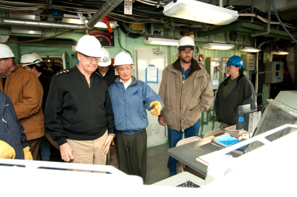 Roughead tours shipyard in Marinette 080114-N-FI224-053