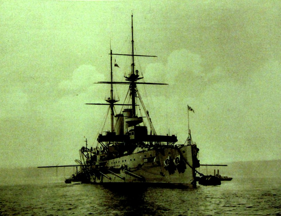 Royal Navy battleship HMS Formidable, starboard bow view. (22228536705)