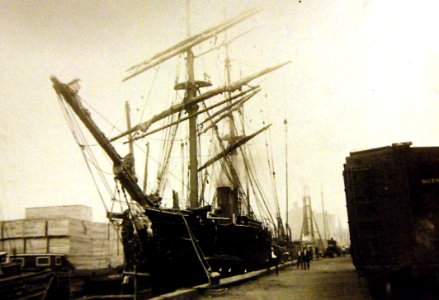 Royal Navy ship Pelican owned by Hudson Bay Company, New York (30238965581)