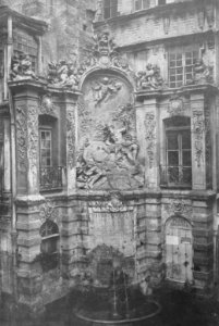 Rouen (house front with fountain)