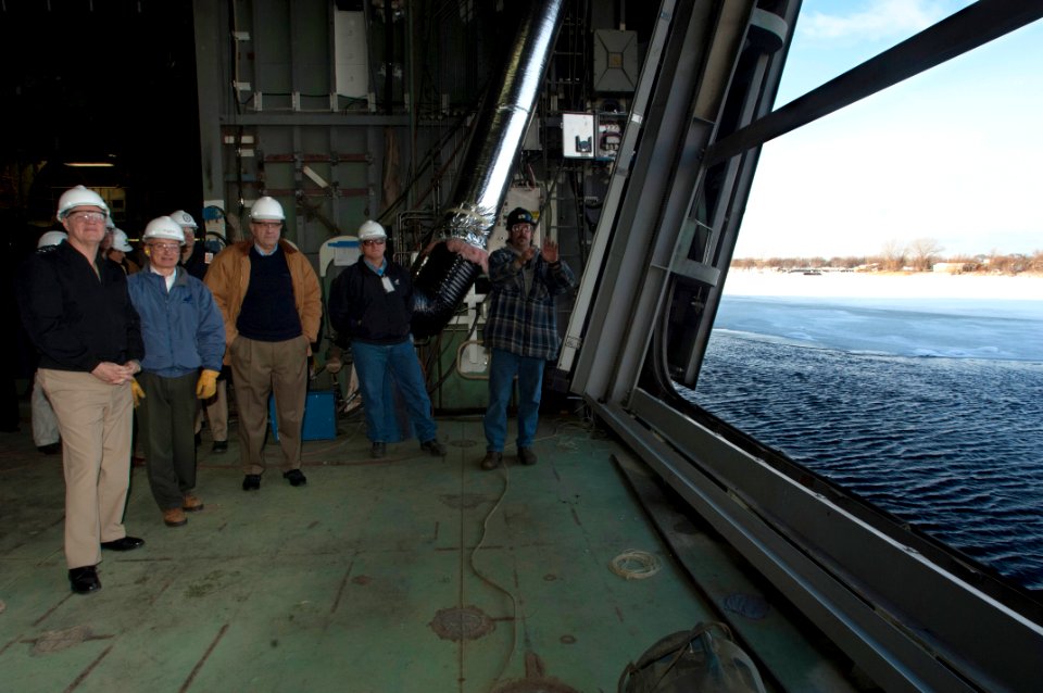 Roughead tours shipyard in Marinette 080114-N-FI224-094