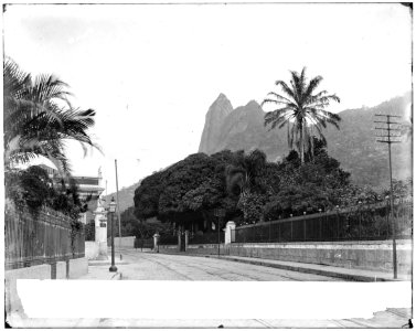 Rua São Clemente, ao fundo o morro do Corcovado - 3