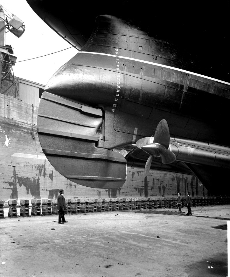 Rudder and inner propellers of the 'Aquitania' (1914) RMG G10811