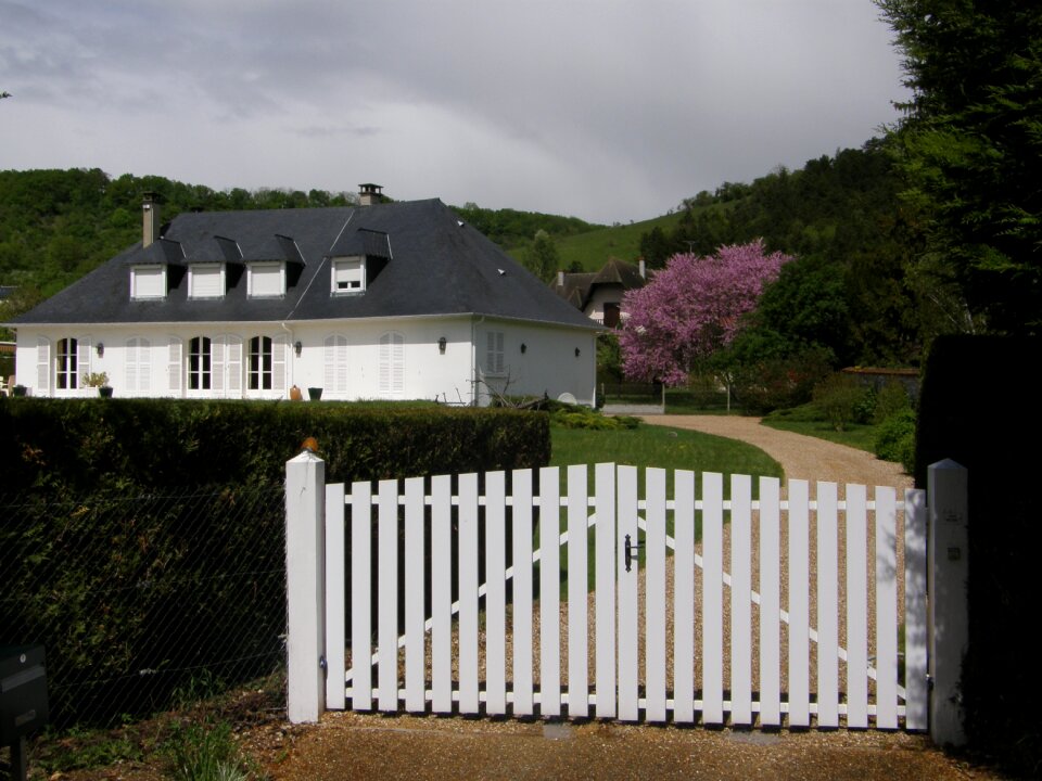 Entrance fence residential