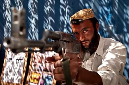 Royal military police train Afghan local police in Lashkar Gah 110723-N-TH989-166