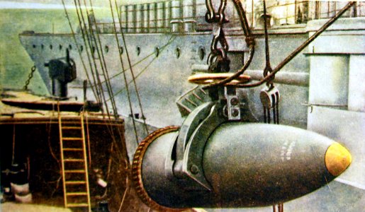 Royal Navy, 15 shell, weighing one ton, for HMS Queen Elizabeth, WWI (30142381523)
