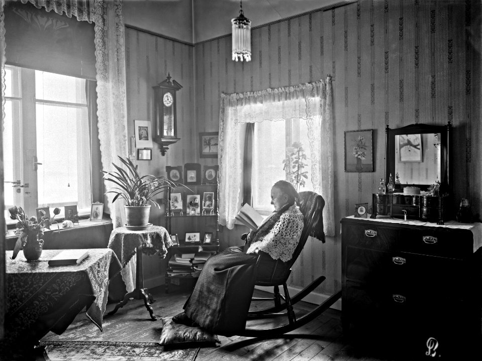 Rouva Henriette Fohströmin kamari professori Hjalmar Tallqvistin asunnossa - N4007 (hkm.HKMS000005-km0037g3)