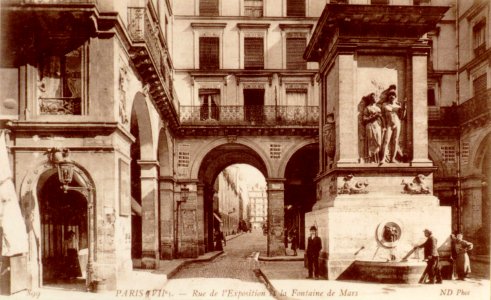 Rue de l'Exposition fontaine de Mars 1900