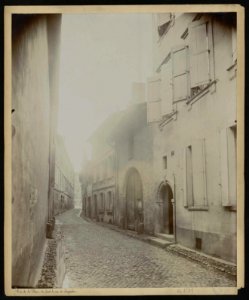 Rue de la Pleau. Au fond la rue de Languedoc. - FRAC31555 26Fi29