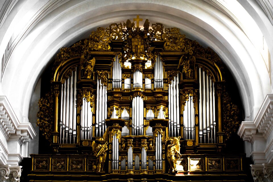 Organ whistle church organ instrument