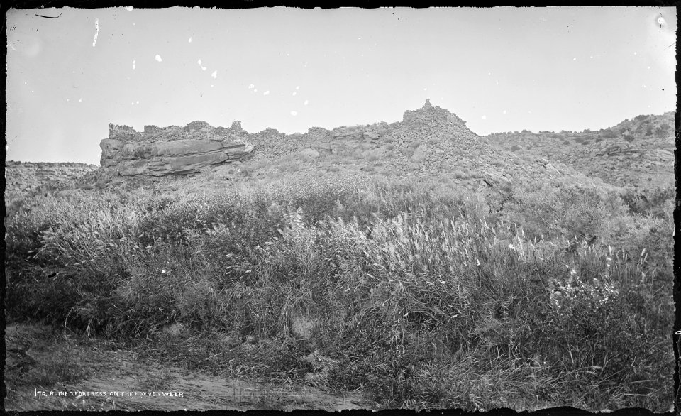 Ruined fortress on Havenweep monument. Utah - NARA - 517119