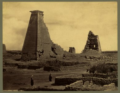 Ruined pylon. Carnac LCCN2004672030