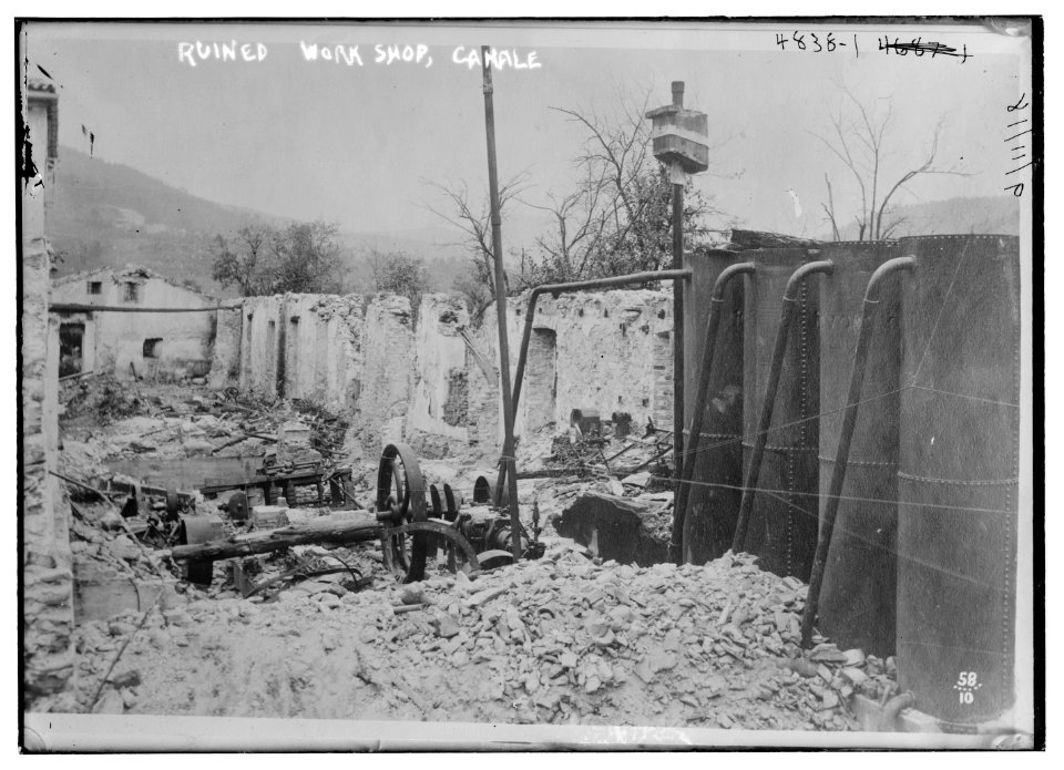 Ruined work shop, Canale LCCN2014708441