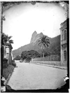 Rua São Clemente, ao fundo o morro do Corcovado - 2