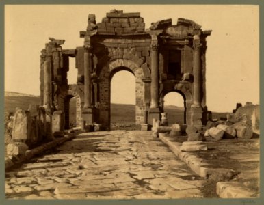 Ruines Romaines de Thamugas. L'Arc de Triomphe - ND Phot. LCCN2004665075
